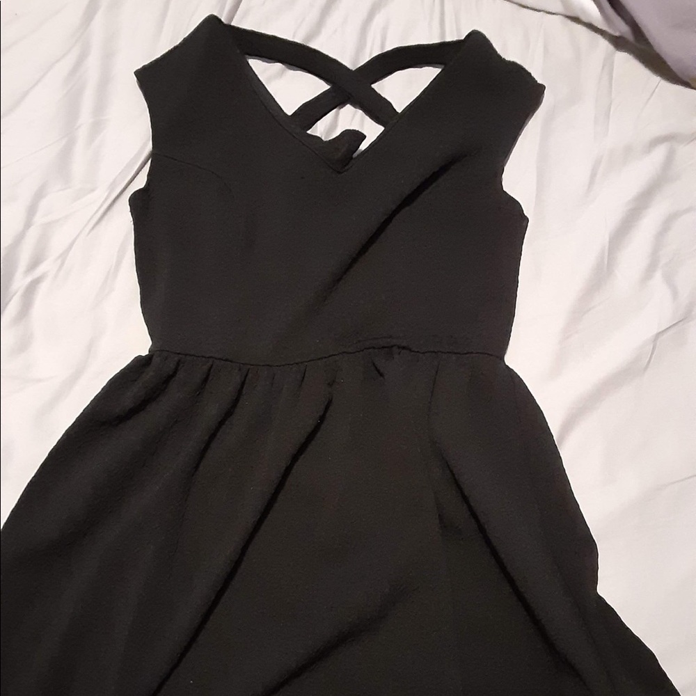 Black dress (no boundaries)